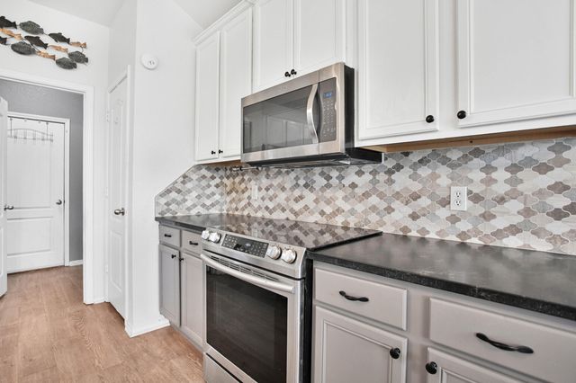 611 N 7th Street, Wolfforth, TX 79382