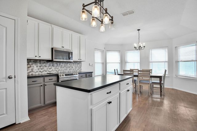 611 N 7th Street, Wolfforth, TX 79382