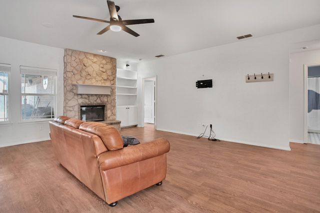 611 N 7th Street, Wolfforth, TX 79382