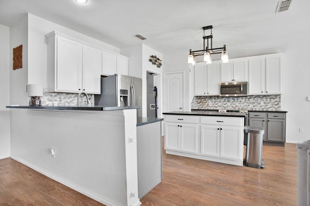 611 N 7th Street, Wolfforth, TX 79382