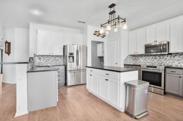 611 N 7th Street, Wolfforth, TX 79382