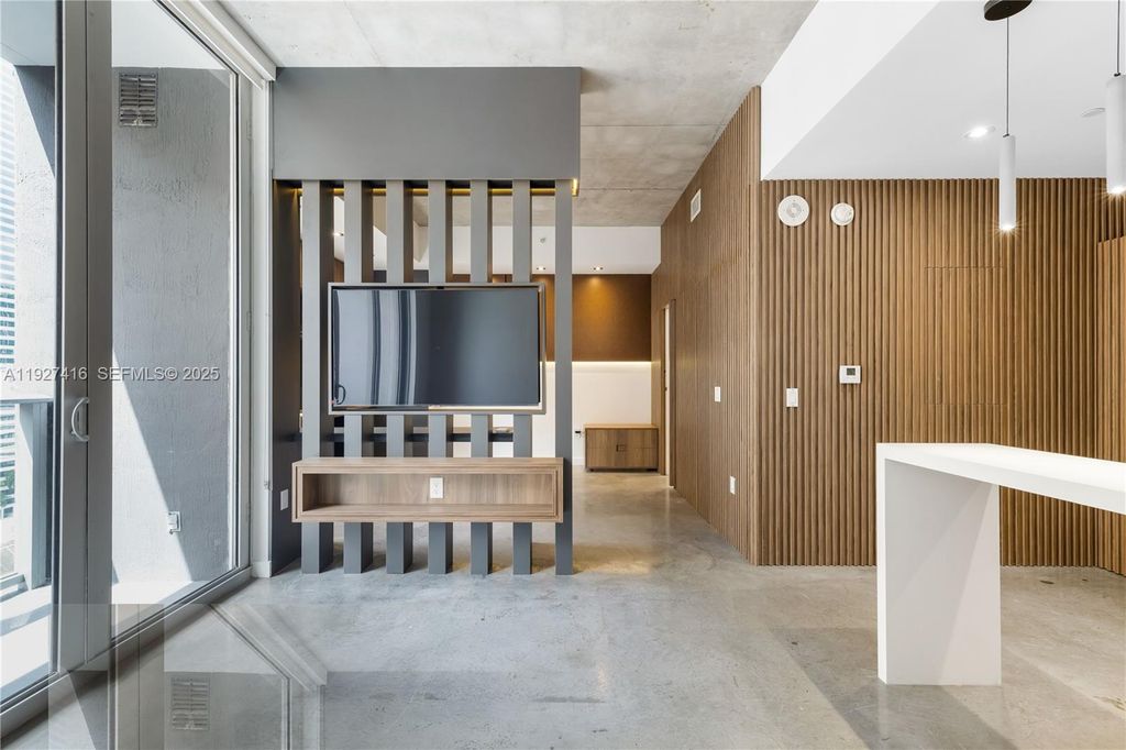 151 SE 1st St 905, Miami, FL 33131