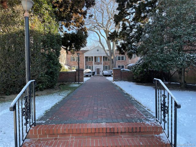 43 N Forest Avenue C21, Rockville Centre, NY 11570