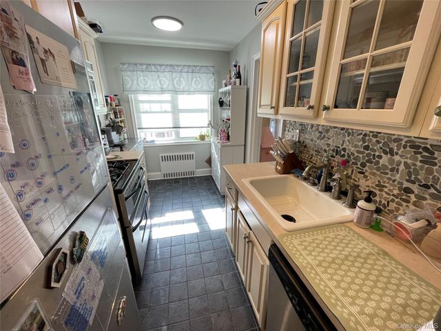 43 N Forest Avenue C21, Rockville Centre, NY 11570