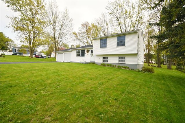 3 Cascade Road, Henrietta, NY 14586