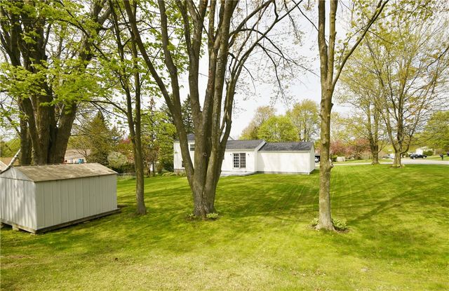3 Cascade Road, Henrietta, NY 14586