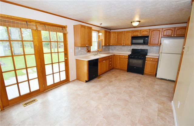 3 Cascade Road, Henrietta, NY 14586