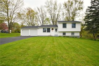 3 Cascade Road, Henrietta, NY 14586