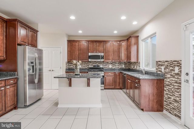 25367 WAKESTONE PARK TER, Chantilly, VA 20152