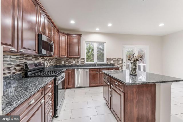 25367 WAKESTONE PARK TER, Chantilly, VA 20152