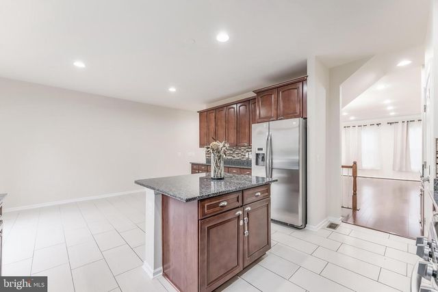 25367 WAKESTONE PARK TER, Chantilly, VA 20152