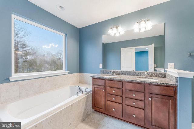 25367 WAKESTONE PARK TER, Chantilly, VA 20152