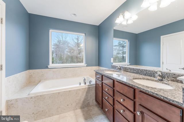 25367 WAKESTONE PARK TER, Chantilly, VA 20152