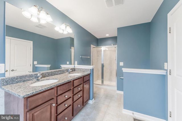 25367 WAKESTONE PARK TER, Chantilly, VA 20152