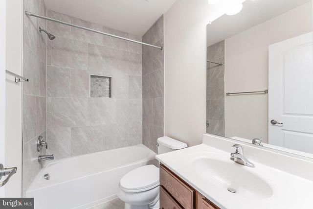 25367 WAKESTONE PARK TER, Chantilly, VA 20152