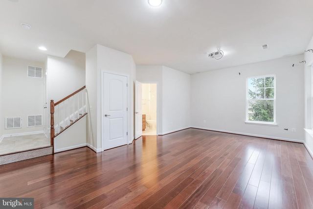 25367 WAKESTONE PARK TER, Chantilly, VA 20152