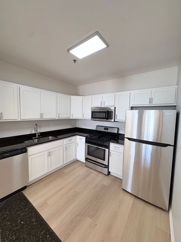 625 Deerfield Road 206, Deerfield, IL 60015