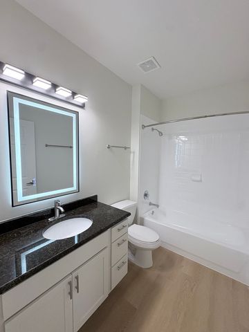625 Deerfield Road 206, Deerfield, IL 60015