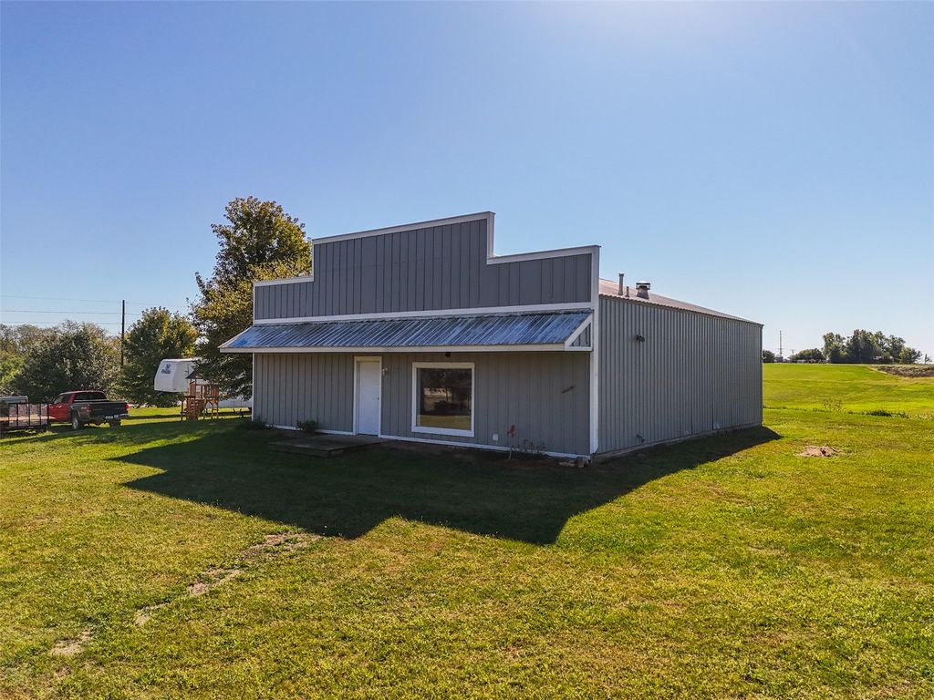 7886 Polk Trail, Indianola, IA 50125