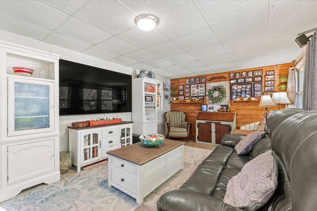 76 Gillis Street, Nashua, NH 03060