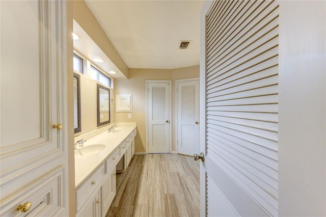 165 Old Bridge Lake Lake, Houston, TX 77069