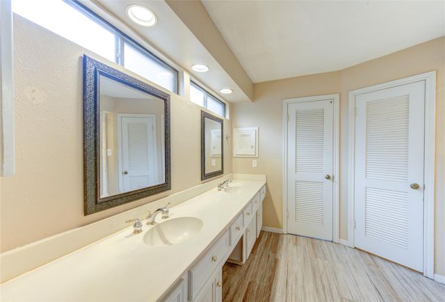 165 Old Bridge Lake Lake, Houston, TX 77069