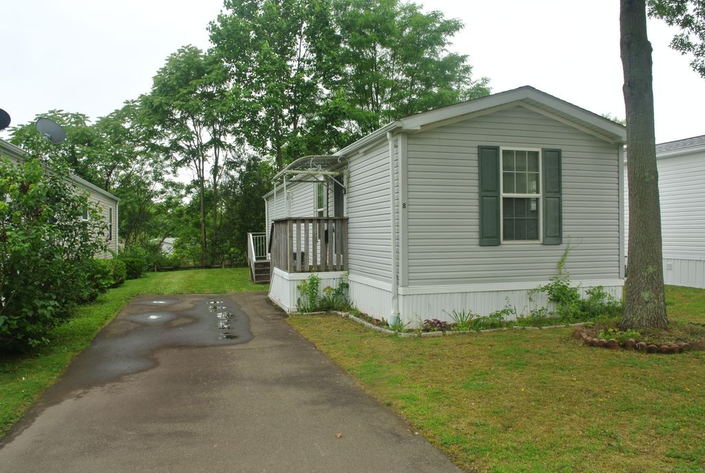 8 Barn Lane, Milford, CT 06460