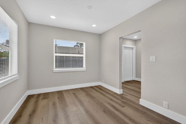 516 Independence Road 1, West Palm Beach, FL 33405