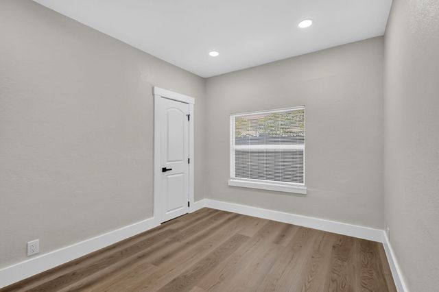 516 Independence Road 1, West Palm Beach, FL 33405
