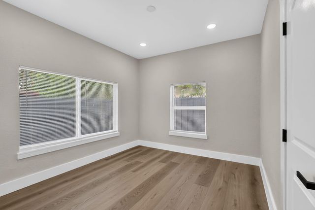 516 Independence Road 1, West Palm Beach, FL 33405