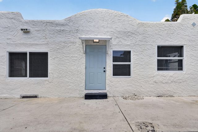 516 Independence Road 1, West Palm Beach, FL 33405