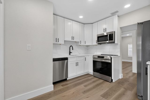 516 Independence Road 1, West Palm Beach, FL 33405