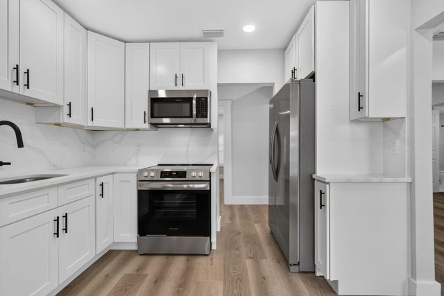 516 Independence Road 1, West Palm Beach, FL 33405