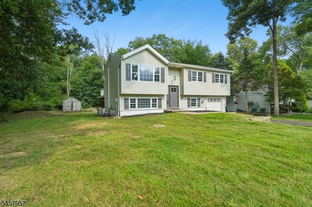 41 Paula Dr, Washington Twp., NJ 07853