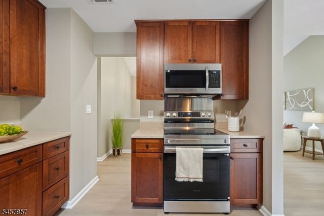41 Paula Dr, Washington Twp., NJ 07853