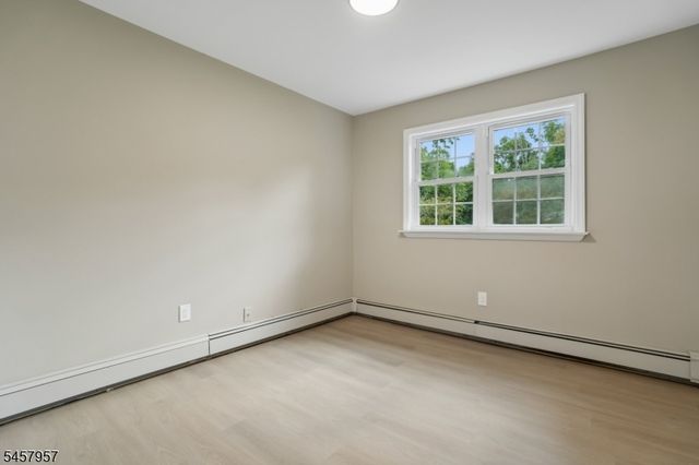 41 Paula Dr, Washington Twp., NJ 07853