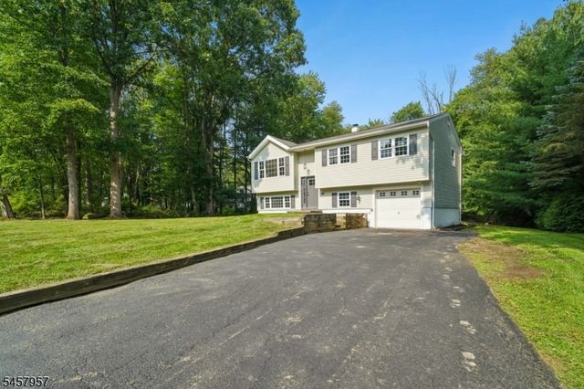 41 Paula Dr, Washington Twp., NJ 07853