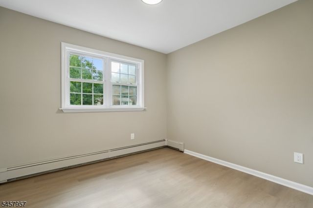 41 Paula Dr, Washington Twp., NJ 07853