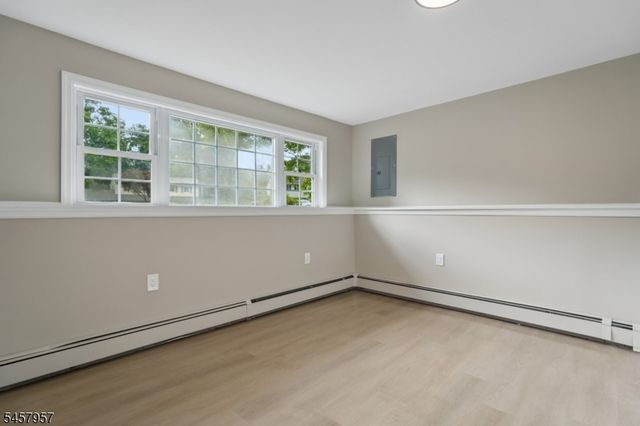 41 Paula Dr, Washington Twp., NJ 07853