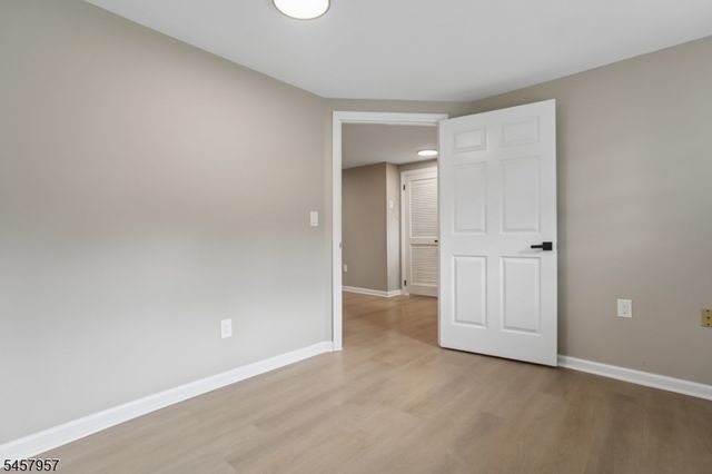 41 Paula Dr, Washington Twp., NJ 07853