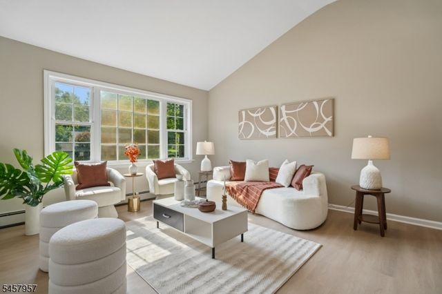 41 Paula Dr, Washington Twp., NJ 07853