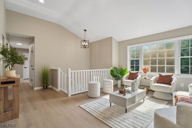 41 Paula Dr, Washington Twp., NJ 07853