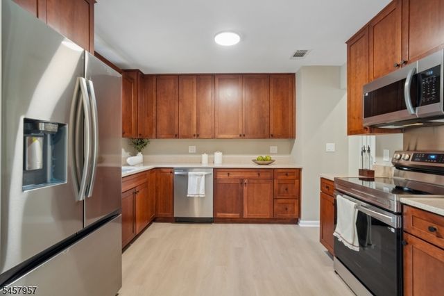41 Paula Dr, Washington Twp., NJ 07853
