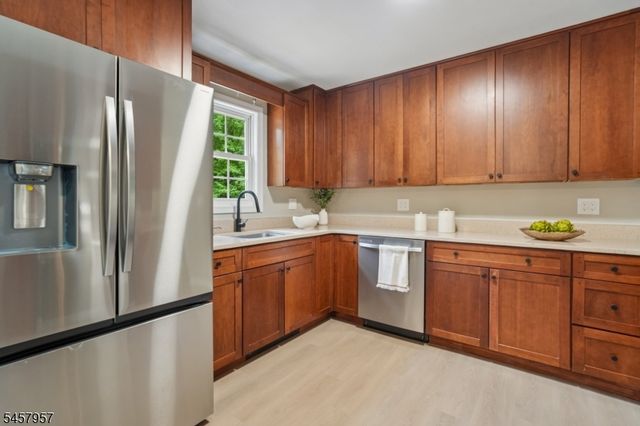 41 Paula Dr, Washington Twp., NJ 07853