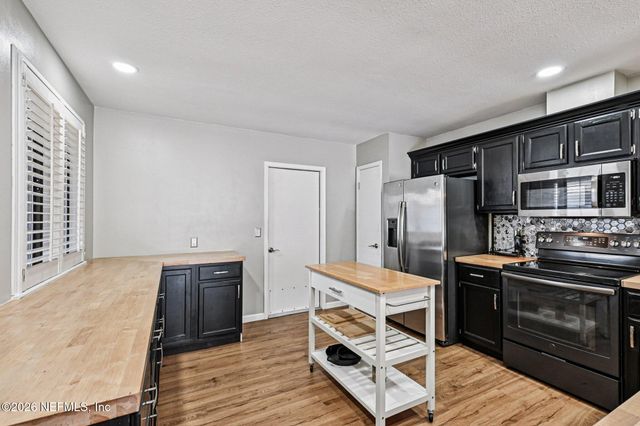 4370 LAKE WOODBOURNE Drive, Jacksonville, FL 32217