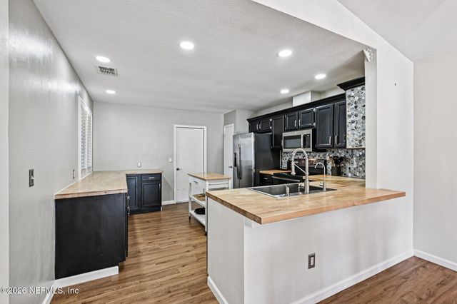 4370 LAKE WOODBOURNE Drive, Jacksonville, FL 32217