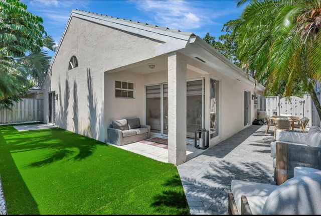 62 ADMIRALS Court, Palm Beach Gardens, FL 33418