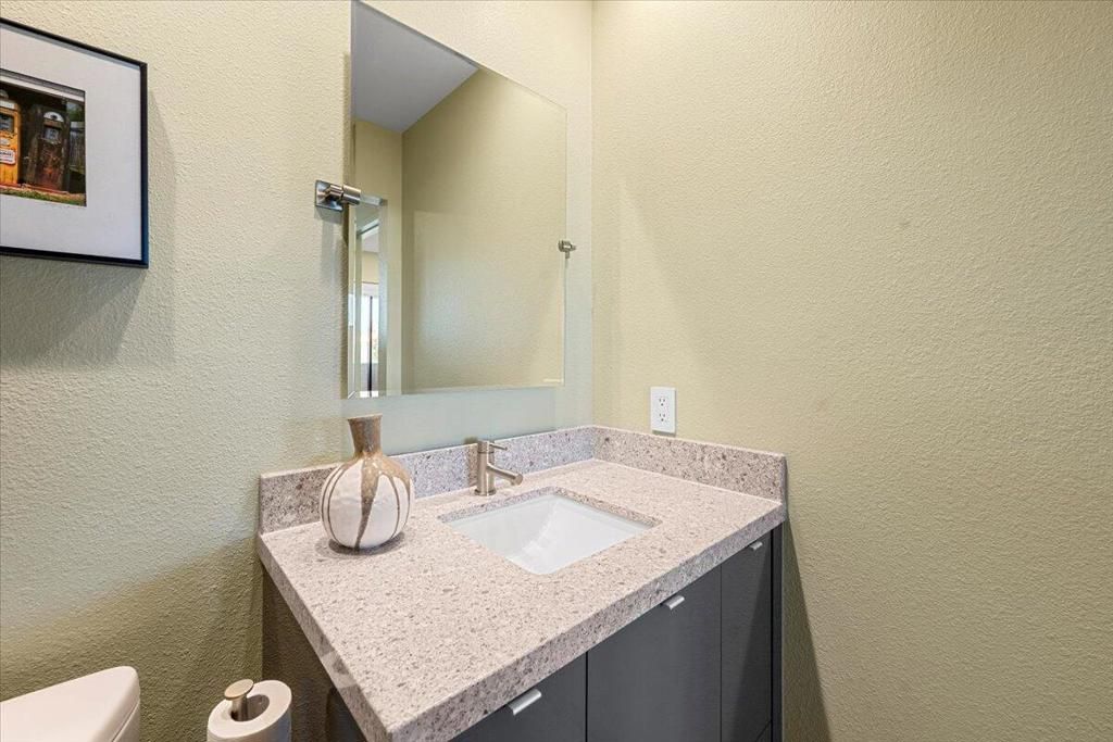 Image 16 of property listing at 467 S Calle El Segundo D1, Palm Springs, CA 92262