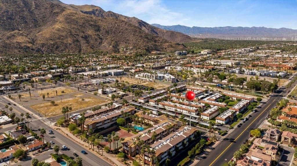 Image 4 of property listing at 467 S Calle El Segundo D1, Palm Springs, CA 92262