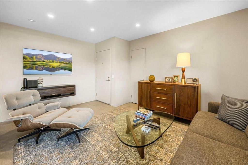 Image 6 of property listing at 467 S Calle El Segundo D1, Palm Springs, CA 92262